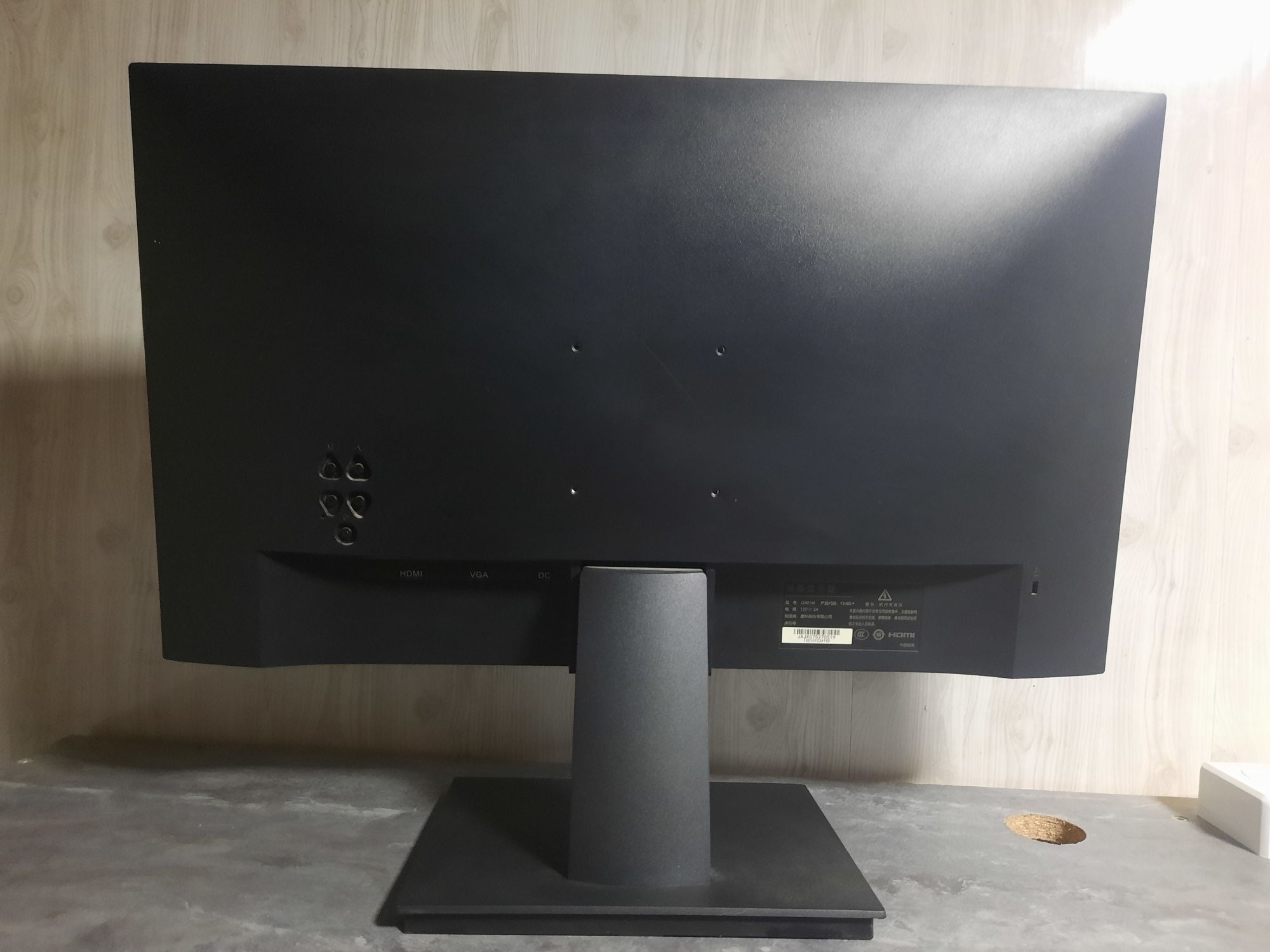 24 monitor sotiladi.