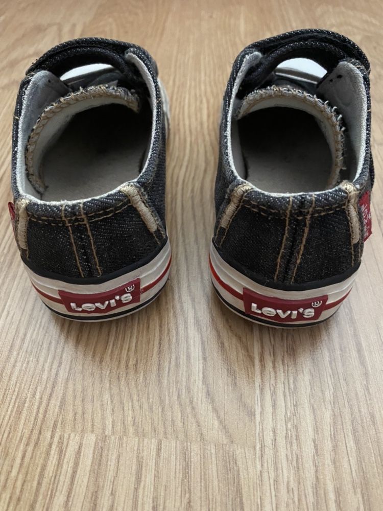 Next и Levi’s обувки