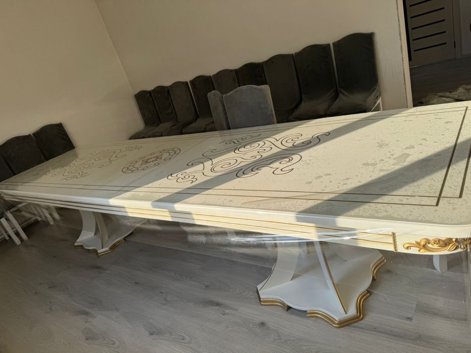 Стол и стулья!!!