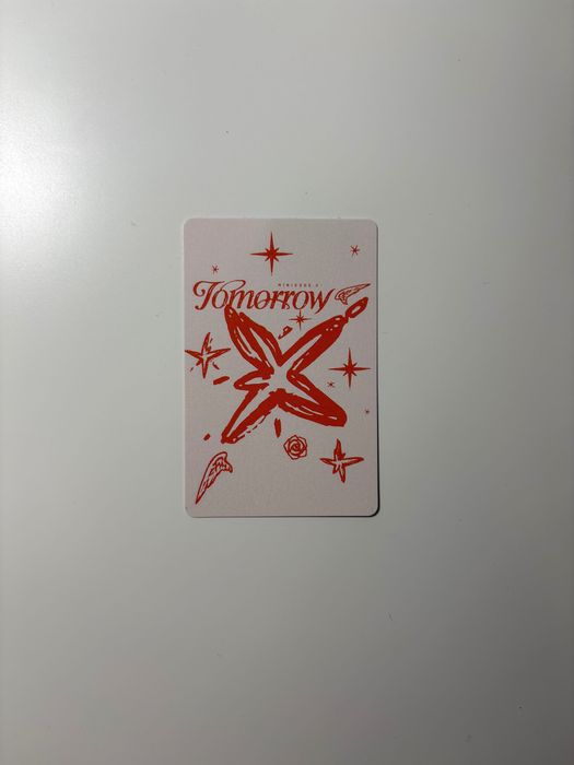 Фотокартички на BTS и TXT