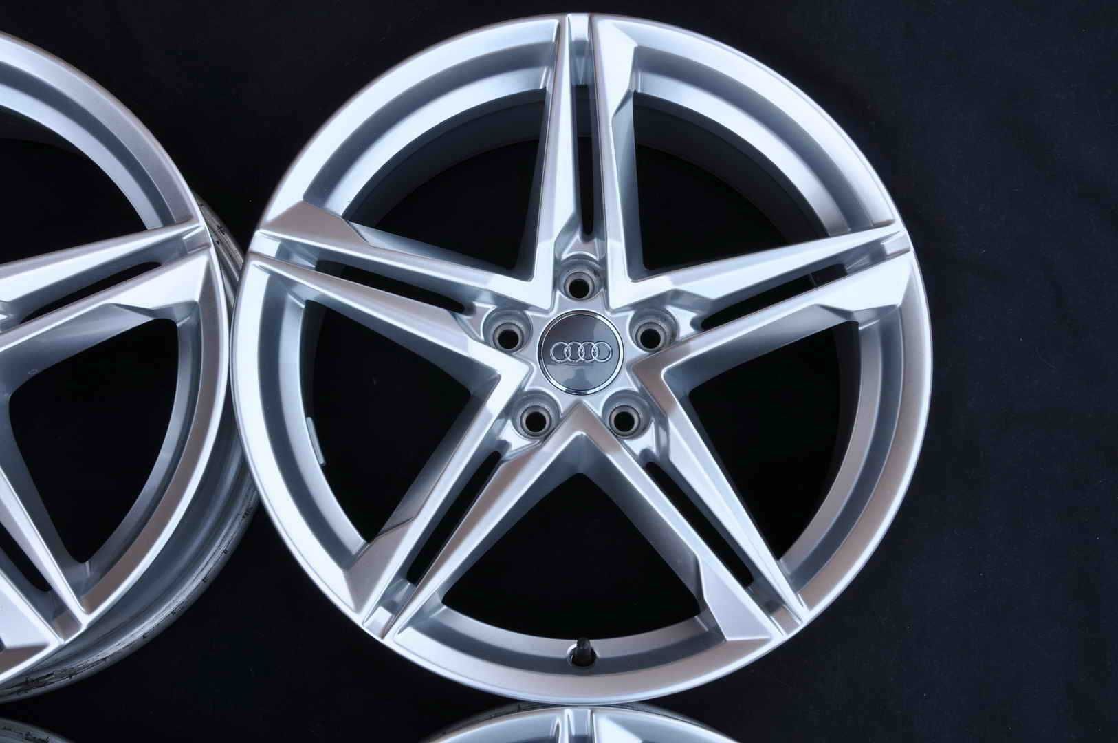 Jante Noi 18 inch Originale Audi A4 8W B9 R18