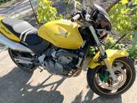 Motocicleta hornet