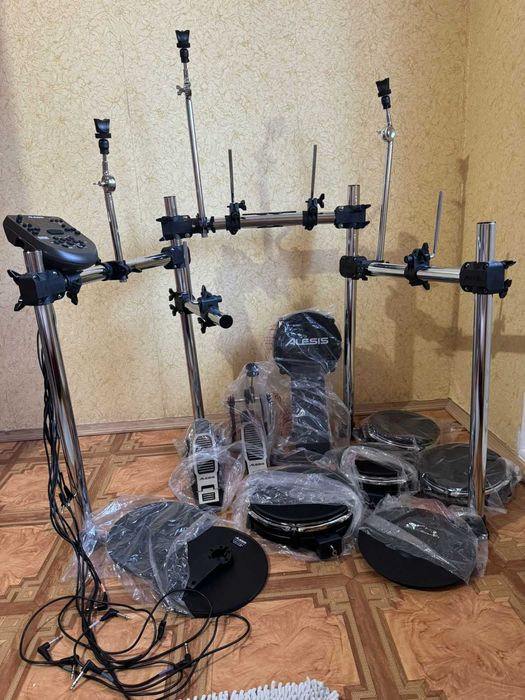 Продам электронную ударную установку Alesis SurgeMeshKit