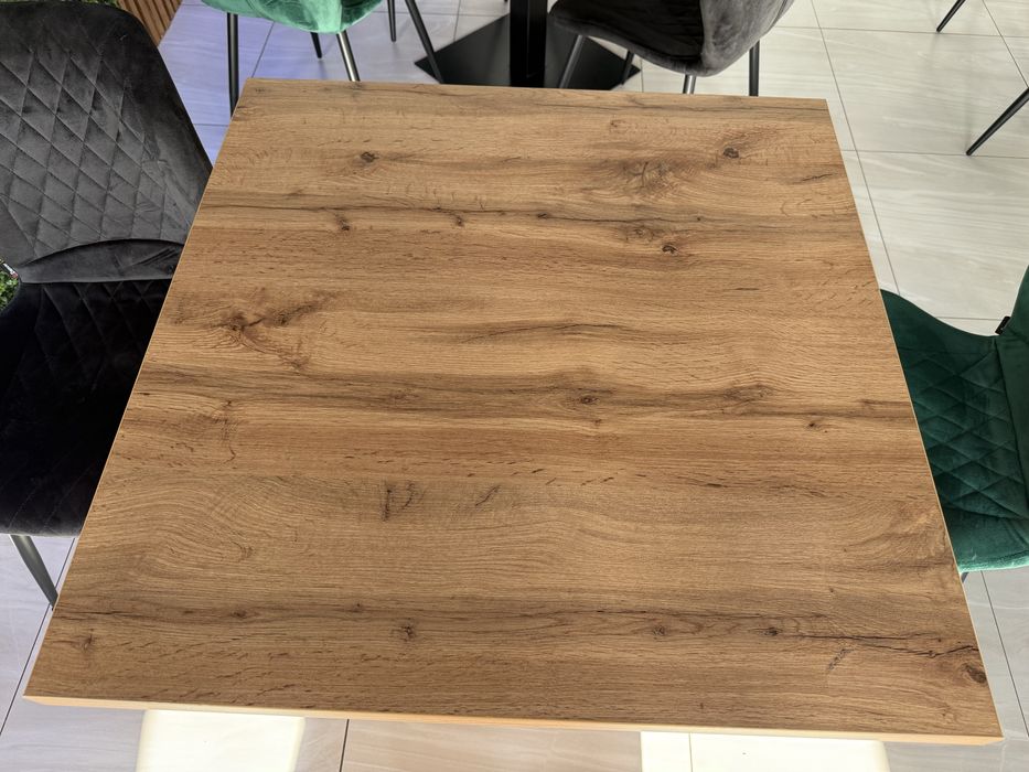 Vând mese lemn pentru HoReCa