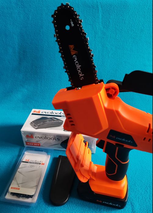 Mini Ferastrau cu acumulator, lama si lant cadou
