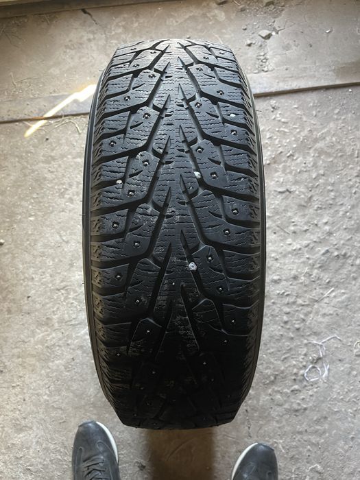 Продам зимние шины комплект 205/60/16