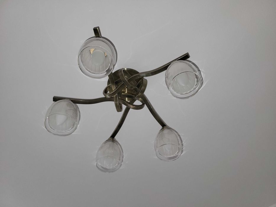 Продается люстра для гостинной