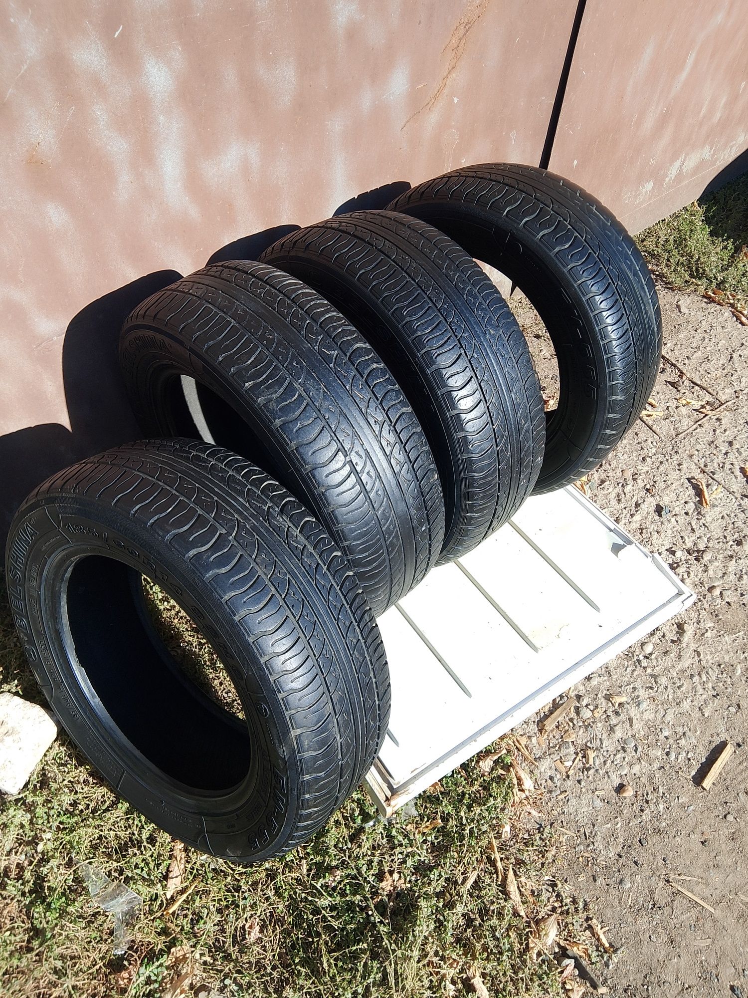 Авто шины 185*60 R14 в количестве 4 шт