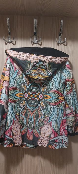 Jacheta cu gluga, noua cu eticheta,deosebita, fabricata in Italia