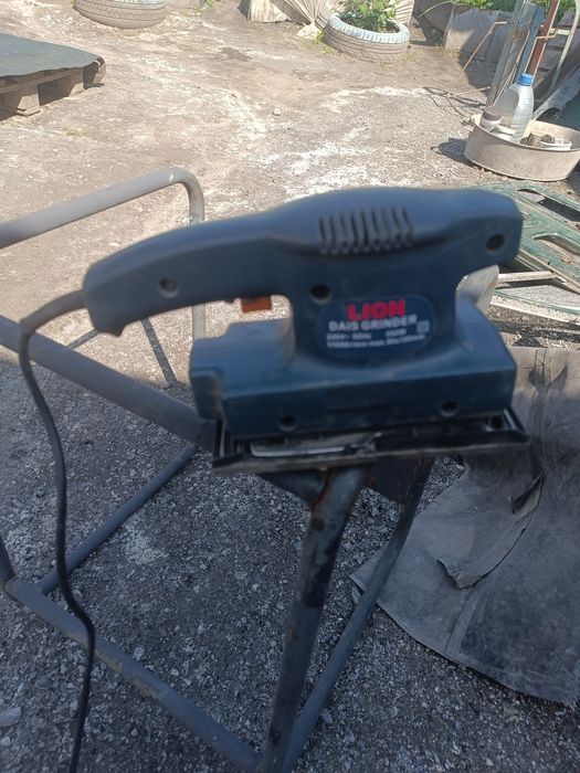 Шлифовальная машинка