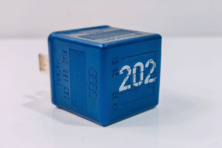 Releu  pompa comustibil 8E0951253 Audi A4 B7