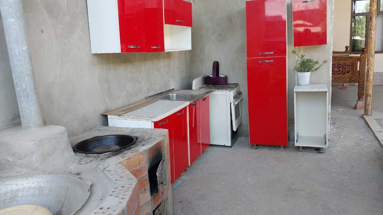 Уй сотилади Зангиота Зиратгохдан утканда Абдулла Ортиков 44000 нархи