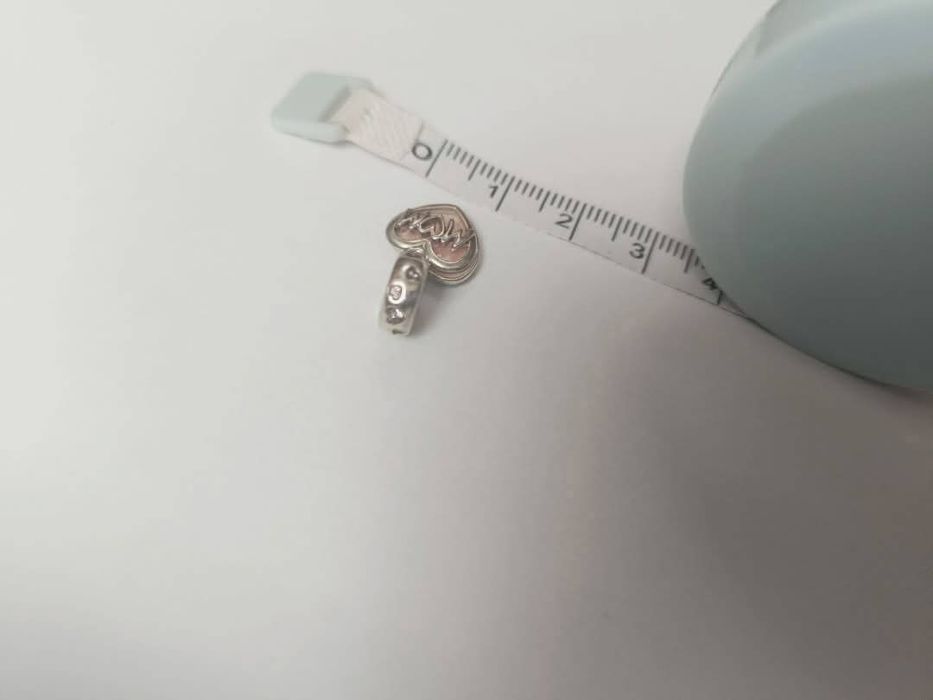 Talisman tip pandantiv cu inimioara cu inscriptia Mom, Pandora