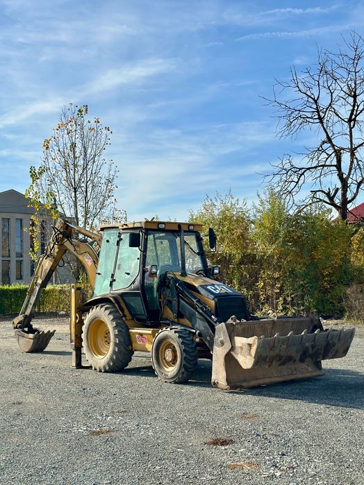 Buldoexcavator Cat 428D / An 2005 / 3 cupe + furci