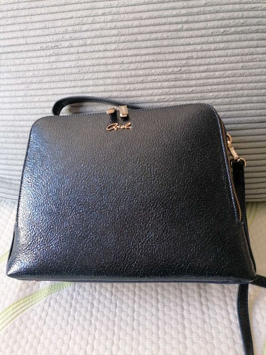 Дамска модерна чанта Axel.