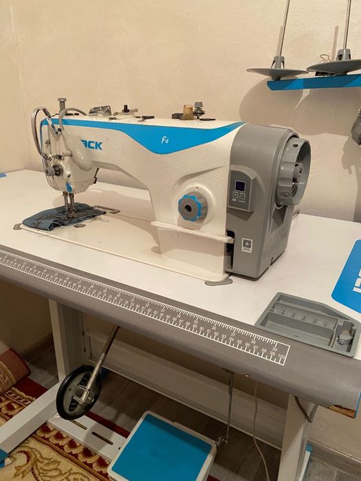 Срочно продам машинку jack