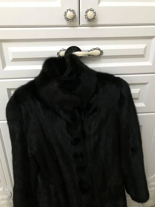 Продам 2 шубы б/у в отличном состоянии 42/44 размер