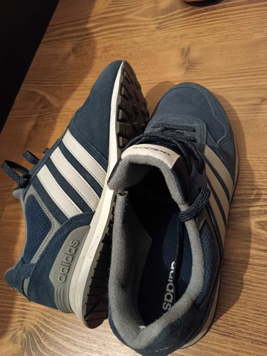 Tenisi de firma, marime 43, NOU