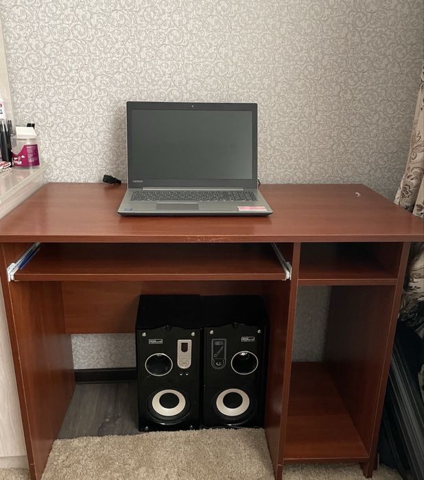 Продам компьютерный стол