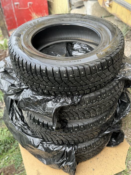 195/65 15 Комплект зимней резины с шипами