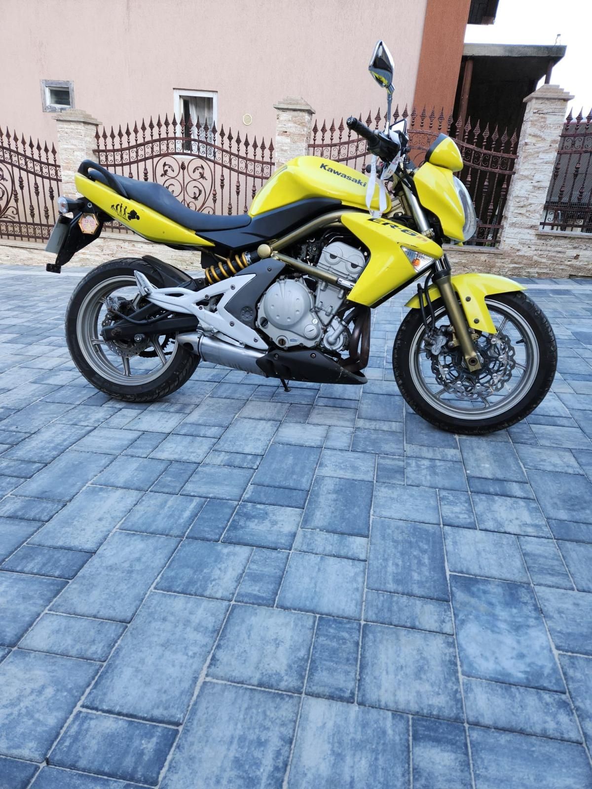 Moto kawasaki impecabil