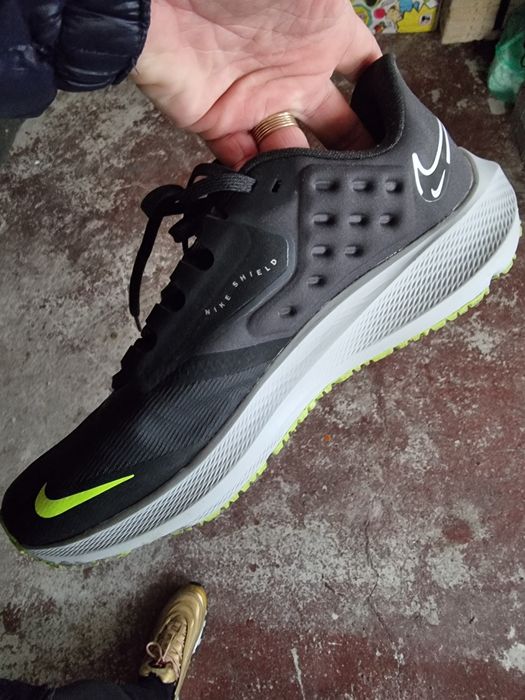 Adidasi nike 40 jumate 41  originali