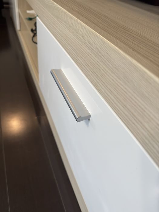 Comoda tv stil minimalistic