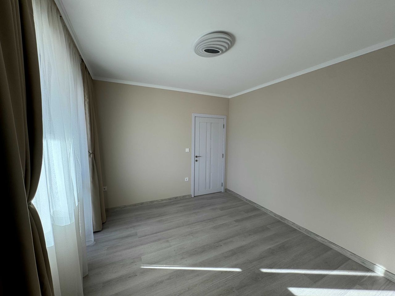 Продава се Двустаен апартамент в Търговище, Вароша - 66 кв.м за 1144 €/кв.м - Снимка #1