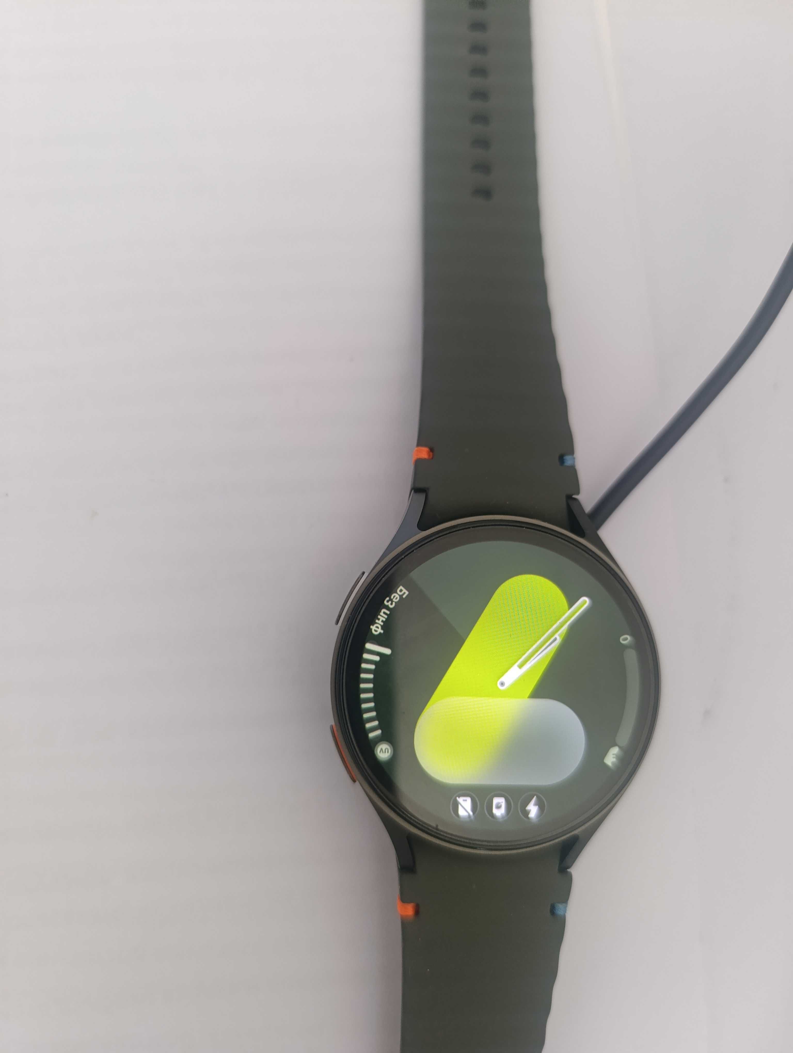 Часовник samsung