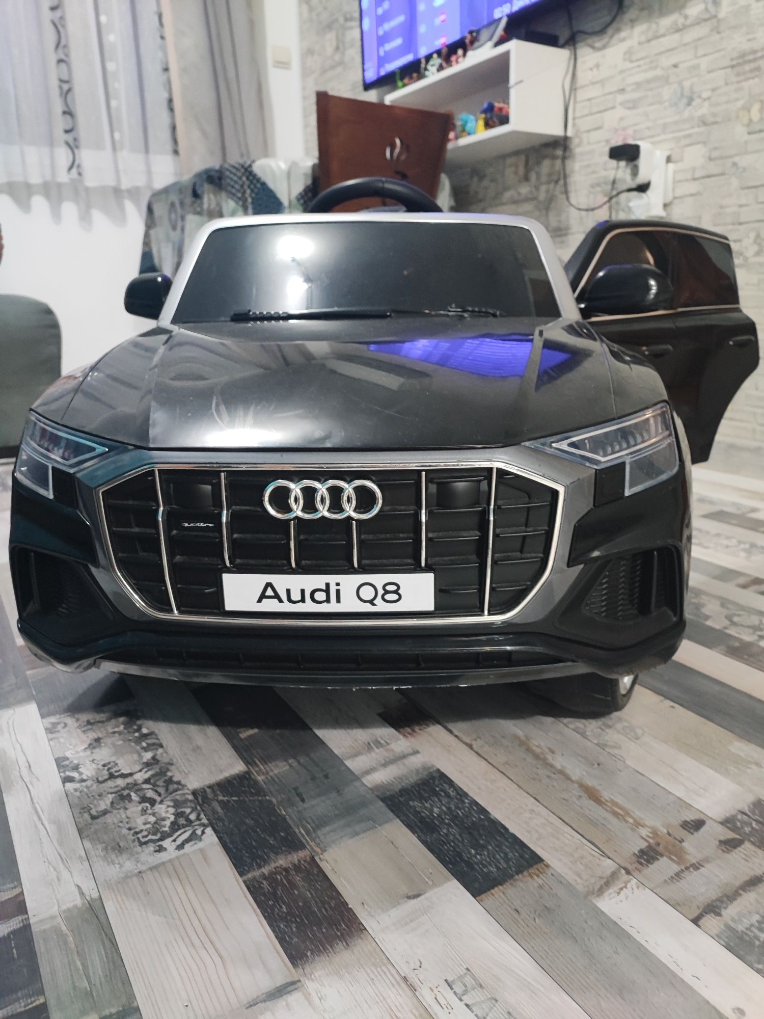 Детска акумулаторна кола Audi Q8