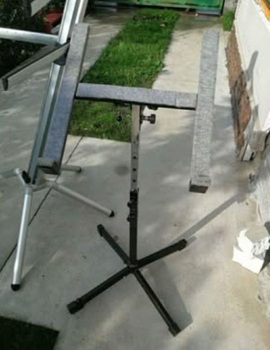 Vând suport stativ mixer