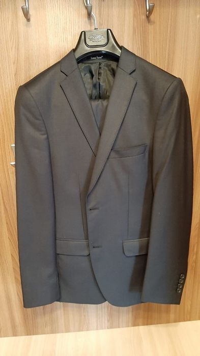 Продам костюм 42-44