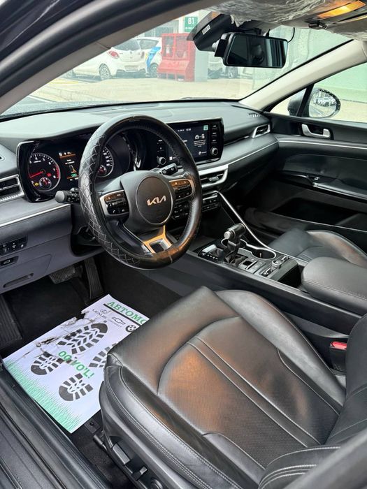 Kia K5 koja salon srocno sotiladi