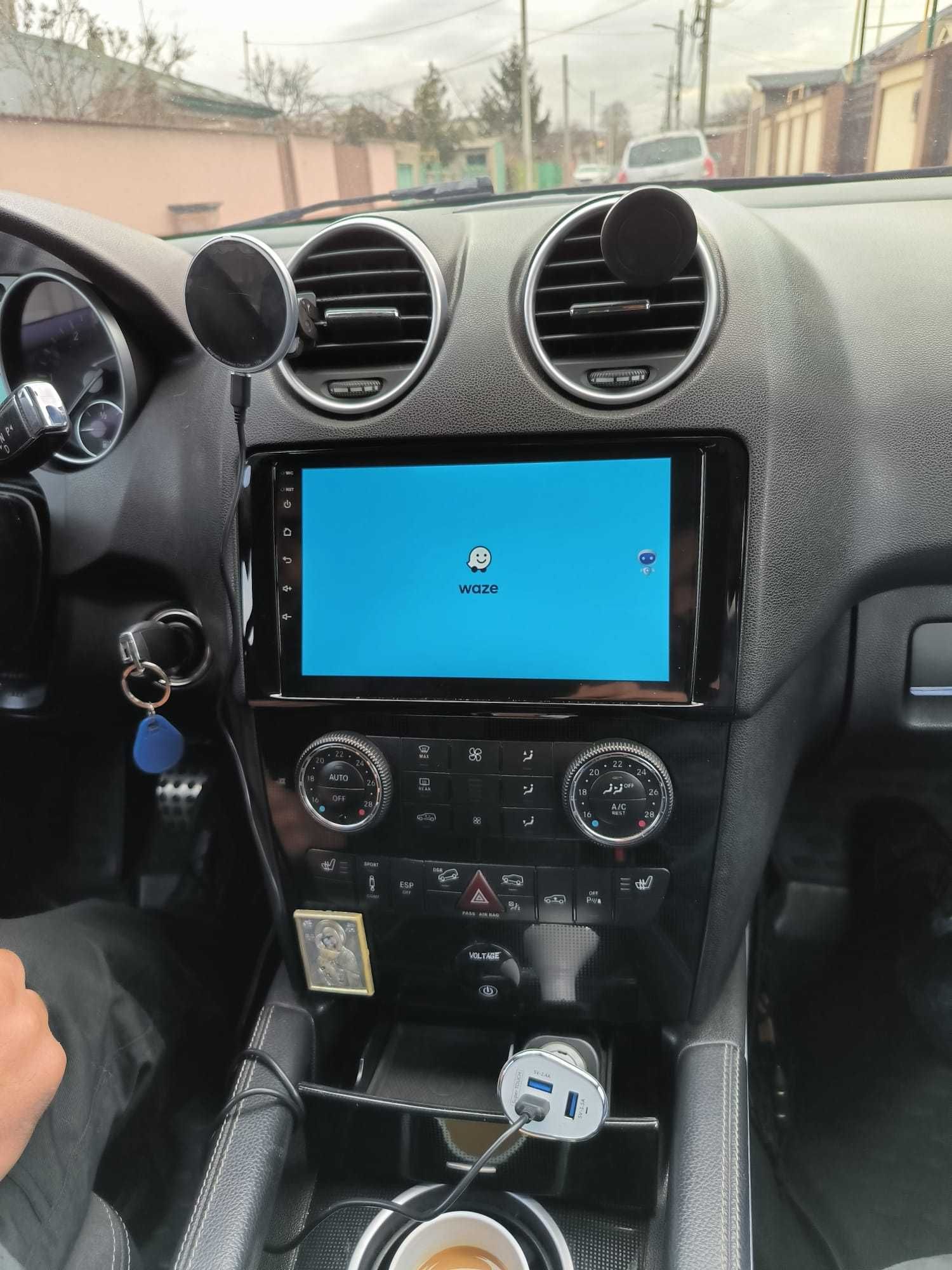 Navigatie android Mercedes ML 2005-2012 Waze YouTube GPS USB