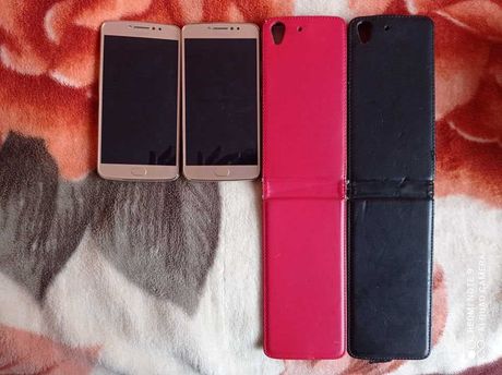 2 броя телефони Motorola Moto G5 - с калъфчета