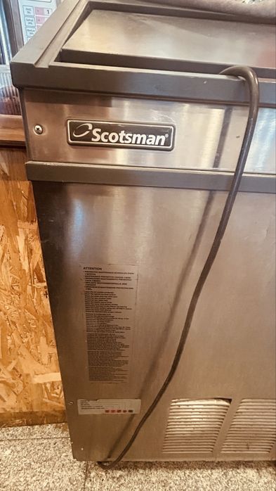 Професионален ледогенератор за натрошен лед Scotsman AF 200