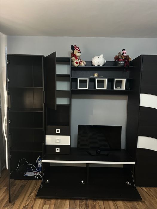 Mobilier living modern wenge cu alb – spațios și elegant