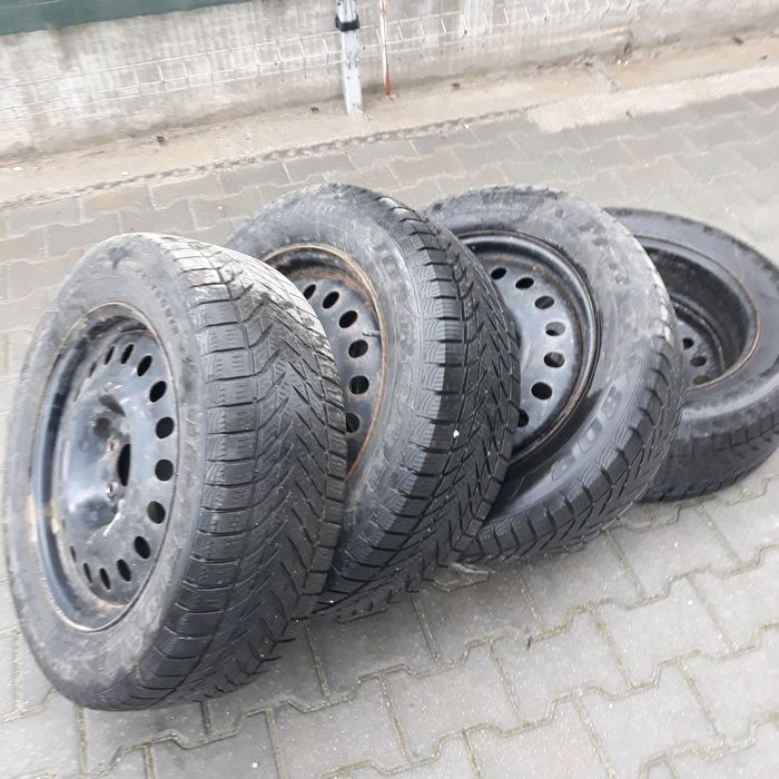 4 броя ГУМИ с железни ДЖАНТИ 18 цола 235 60 18