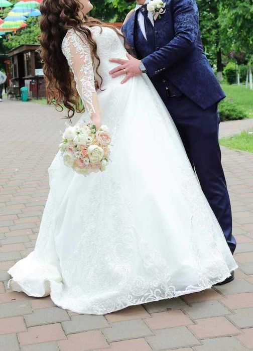 Vând rochie de mireasă