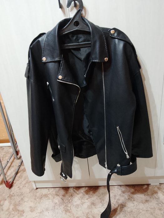 Продаю кожаную куртку косуху.