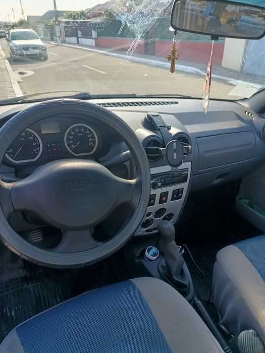 Vând Dacia Logan