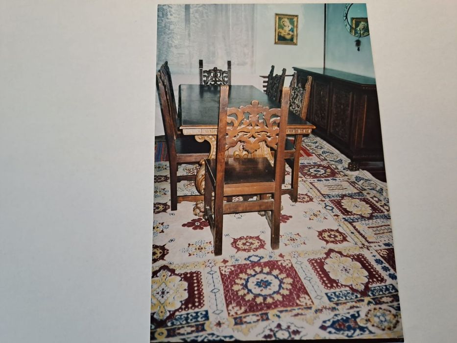 Mobila din lemn de nuc