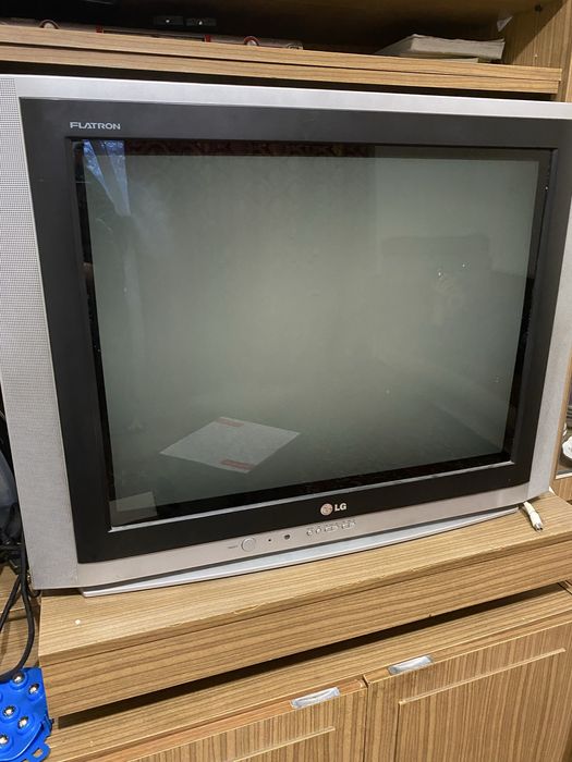 Телевизор LG флетрон , большой ,  в рабочем состоянии