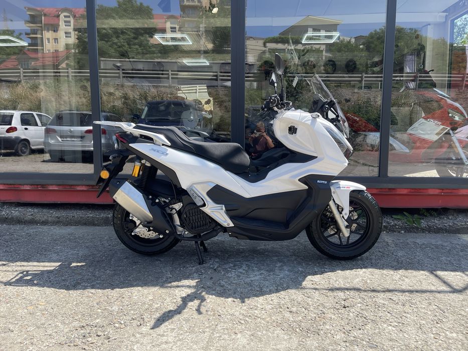 Scuter TNT XCO 125 cc-Nou-Abs-keyless go-apple carplay