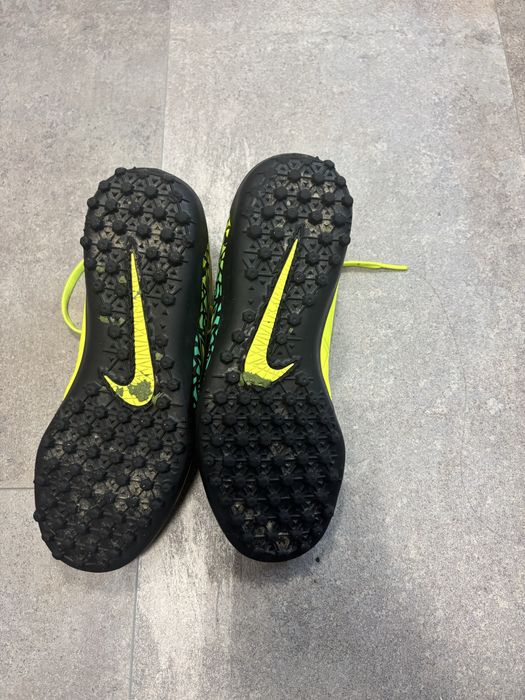 Зелени стоножки - Nike