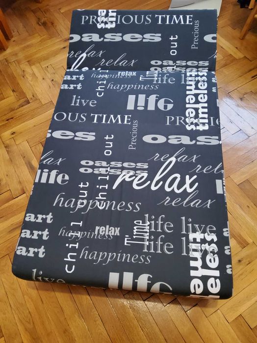 Сгъваем матрак, който може да се използва като стол. Височина 12, 5 см