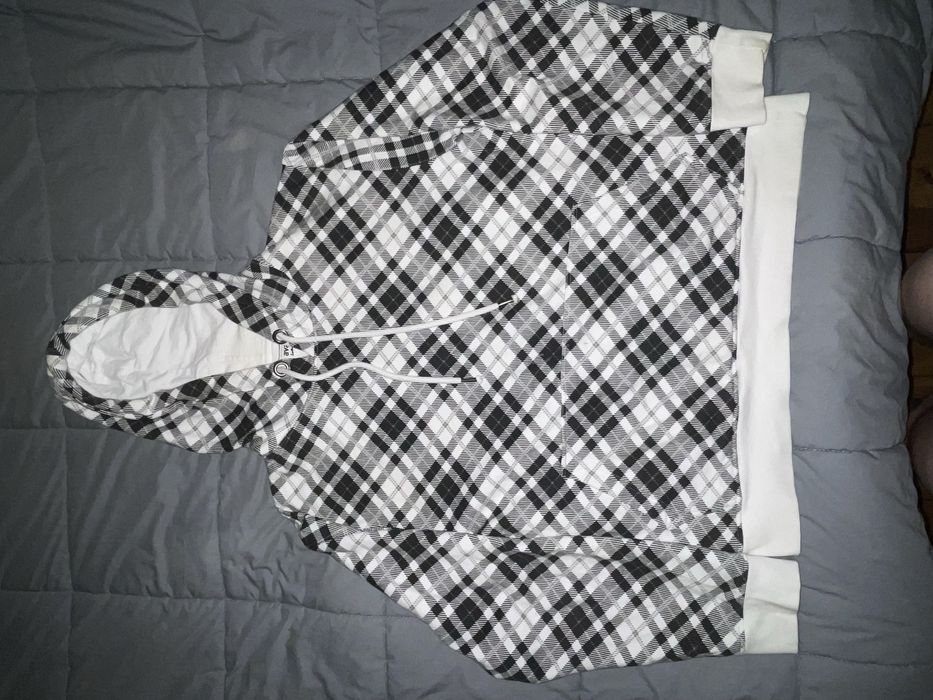 Бяло карирано худи