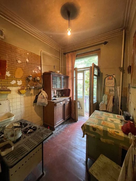 Шота Руставeли 3/3/4 Высокопотолочка орр Аския Срочно 73квадрат