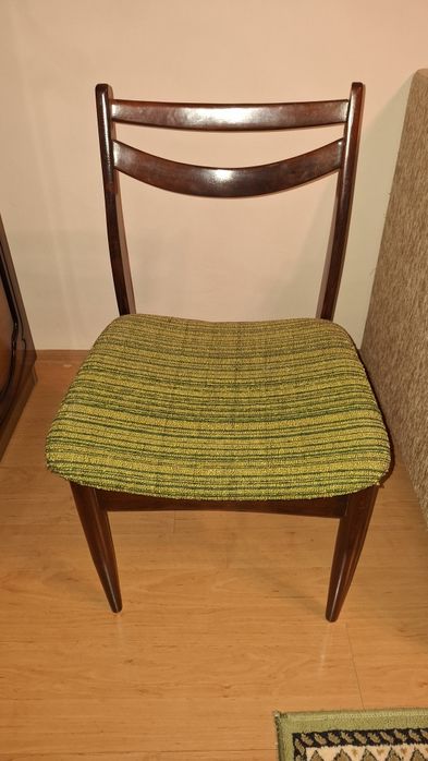 Scaune clasice tapițate