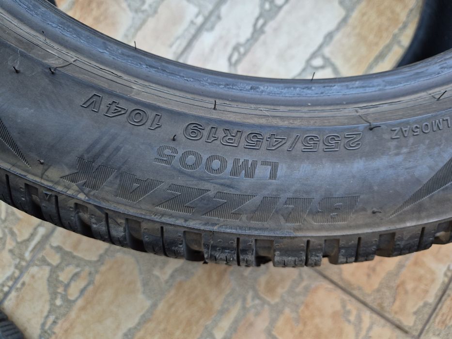 Vând cauciucuri 255/45/19 M+S 2 buc //Brigestone// dot 2023